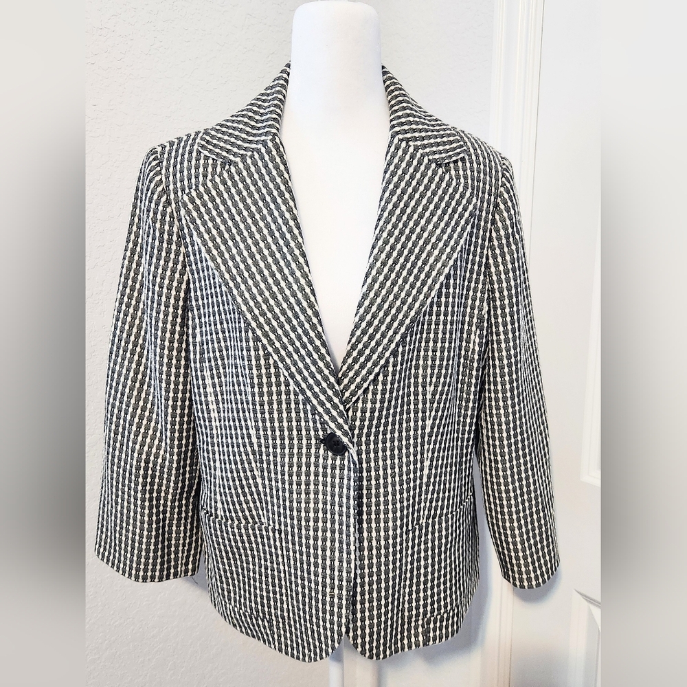 Jones New York Women's Black and White Jacket Size 12